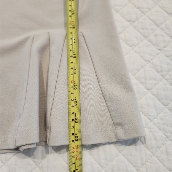 Carmen Marc Valvo Elegant Cream Peplum Top - Picture 5 of 7